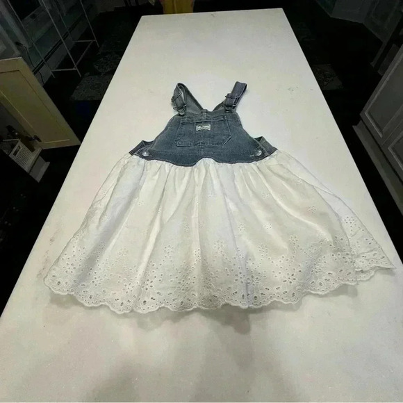 Oshkosh Overall Dress 5T Toddler Denim White Eyelet Cotton Romper - Picture 4 of 9